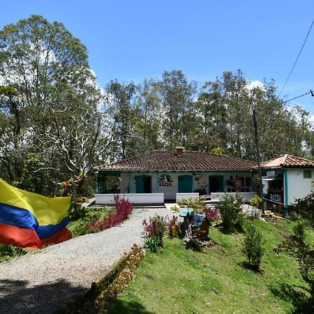 Bacoa Hostel Guatapé Extérieur photo